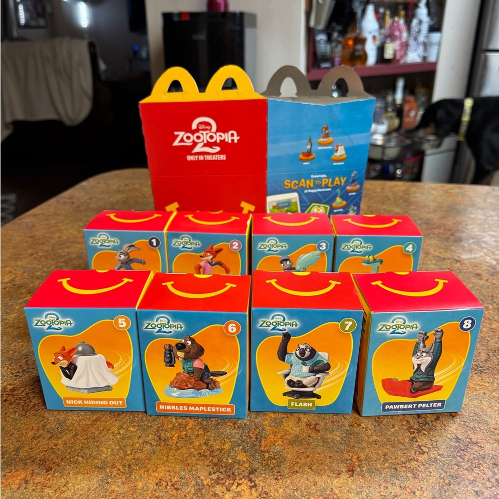 Zootopia McDonald’s Action Figure Set 2025 1-8 NWT NEVER OPENED